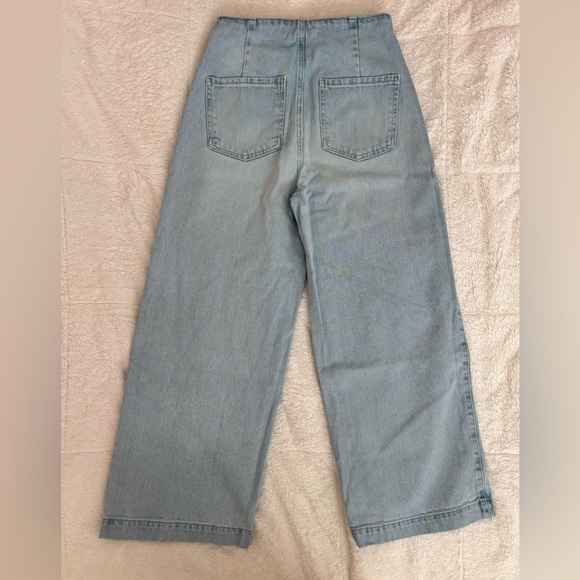 Zara Wide-Leg High-Waist Buttoned Jeans - Picture 6 of 10
